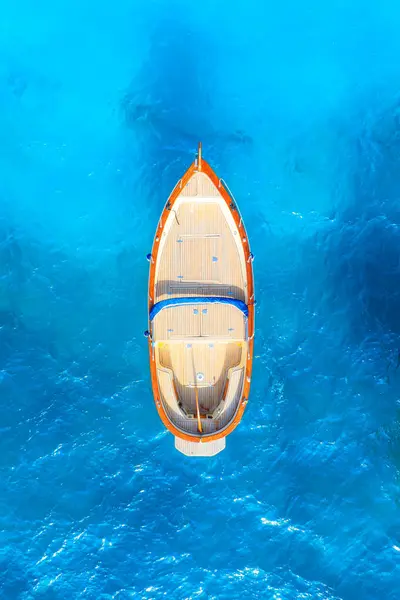 Drohnen Ansicht Eines Motorbootes Seeverkehr Urlaub Und Urlaub Sommerzeit Für lizenzfreie Stockbilder