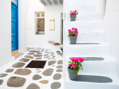 Mykonos, Yunanistan. Mykonos sokaklarında detaylı tasarım. Dar sokaklar ve geleneksel mimari. Fotoğraf: Duvar kağıdı.