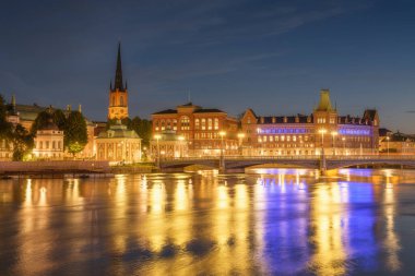 Stockholm, İsveç. Stockholm 'deki eski kasaba manzarası. İsveç 'in başkenti. Gün batımında şehir manzarası. 