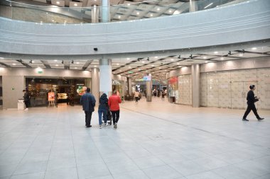 Polonya 'da yüksek enflasyon. Süpermarketlerde gittikçe daha pahalı yiyecekler.. 