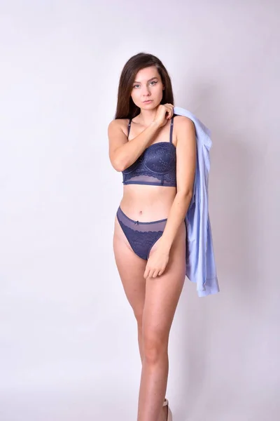 Mujer Joven Morena Modelo Femenino Con Ropa Interior Azul Marino —  Fotos de Stock