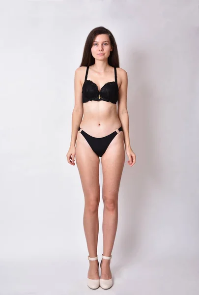Jonge Vrouw Brunette Vrouw Model Met Zwart Ondergoed Profiel Fotoshoot — Stockfoto