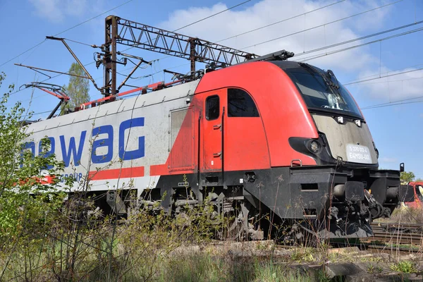 Τρένα Στην Πολωνία Μηχανή Που Περιμένει Πράσινο Φως Στο Wroclaw — Φωτογραφία Αρχείου