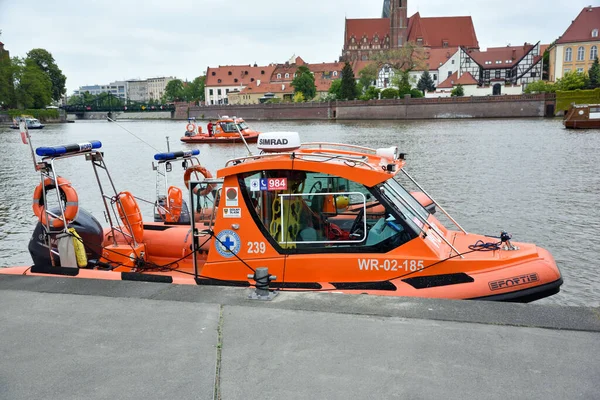 波兰弗罗茨拉夫 2023年5月20日 Odra River Day节期间在波兰弗罗茨拉夫的水上救援队和船只 — 图库照片