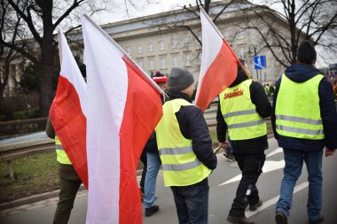 Wroclaw, Polonya - 15.02.2024: şehir merkezinde büyük çaplı çiftçi protestosu, AB politikasına karşı çiftçiler ve Ukrayna 'dan yiyecek ithal etme.