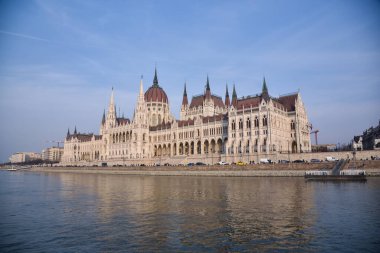 Budapeşte şehri, Macar başkenti - tarihi eser, Tuna Nehri 'ndeki Macar Parlamentosu Binası.