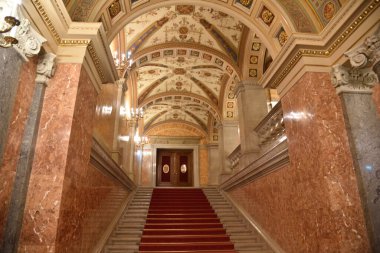 Budapeşte şehri, Macar başkenti - Macaristan Ulusal Operası 'nın zenginleştirilmiş iç mimarisi.