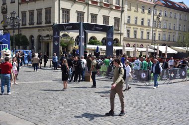 Wroclaw, Polonya - 27 Mayıs 2025: Wroclaw, Polonya Konferans Ligi Finalleri. Pazar Meydanı 'nda hayran alanı. 