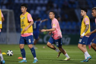 CHONBURI, THAILAND - 24 Mart 2022: Patompon Charoenrattanapirom # 22 Tayland dostluk maçı sırasında Chonburi Stadyumu 'nda Nepal' e karşı