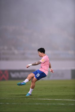 CHONBURI, THAILAND - 24 Mart 2022: Tristan Do # 19 Tayland dostluk maçı sırasında Chonburi Stadyumu 'nda Nepal' e karşı