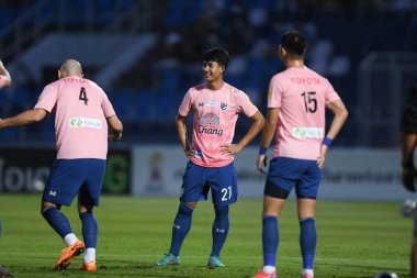 CHONBURI, THAILAND - 24 Mart 2022: Suphanut Muenta # 27 Tayland dostluk maçı sırasında Chonburi Stadyumu 'nda Nepal' e karşı  