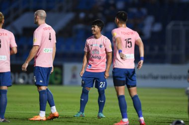 CHONBURI, THAILAND - 24 Mart 2022: Suphanut Muenta # 27 Tayland dostluk maçı sırasında Chonburi Stadyumu 'nda Nepal' e karşı   