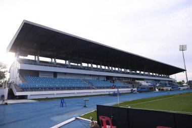 CHONBURI, THAILAND - 24 Mart 2022 Tayland ile Chonburi Stadyumu arasında oynanan dostluk maçı sırasında Atmosfer chonburi Stadyumu  