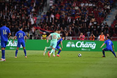 BANGKOK, THAILAND - 16th NOVEMBER, 2023: Chanathip Songkrasin # 18 Tayland Dünya Kupası sırasında Tayland ile Tayland arasında Tayland 'daki rajamangkala Stadyumu' nda Çin 'e karşı oynandı.