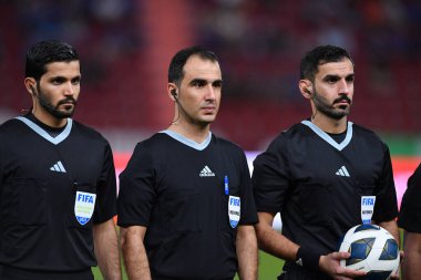 BANGKOK, THAILAND - 16th NOVEMBER, 2023: Dünya Kupası sırasında hakem takımı Tayland ile Tayland arasında Tayland, Tayland Stadyumu, Tayland