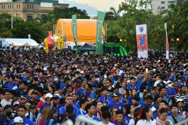 BANGKOK, THAILAND - 16th NOVEMBER, 2023: Tayland Dünya Kupası sırasında Tayland ile Tayland 'daki rajamangkala Stadyumu' nda Çin 'e karşı yapılan turnuvada destekleyici.