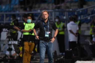 CHONBURI, THAILAND - 24 Mart 2022: Tayland ile Chonburi Stadyumu 'ndaki Nepal maçında Mano Poking baş antrenörü  