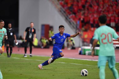 BANGKOK, THAILAND - 16. NOVEMBER, 2023: Tayland 17 numaralı Supphanut Muaenta Dünya Kupası sırasında Tayland ile Tayland arasında Tayland 'daki rajamangkala Stadyumu' nda Çin 'e karşı oynandı.