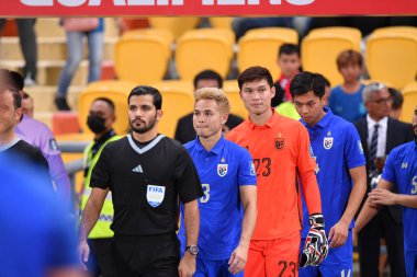 BANGKOK, THAILAND - 16. NOVEMBER, 2023: Tayland ile Çin arasındaki rajamangkala stadyumunda oynanan Dünya Kupası sırasında Tayland 'ın 3. 