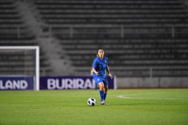 BURIRAM, THAILAND - 10 Mart 2023: Saranya Lamee # 5 Tayland Oyuncusu Tayland 'ın Buriram şehrinde Tayland karşısında Tacikistan' a karşı 20 kadın kupasında eylem halinde