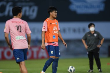 CHONBURI, THAILAND - 24 Mart 2022: Wisarut Imura # 26 Tayland dostluk maçı sırasında Chonburi Stadyumu 'nda Nepal' e karşı  