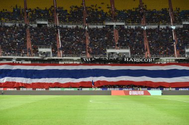 BANGKOK, THAILAND - 16 Kasım 2023: Dünya Kupası sırasında Tayland ile Tayland arasında Tayland 'daki Tayland Stadyumu' nda Çin 'e karşı yapılan turnuvada Büyük Bayrak