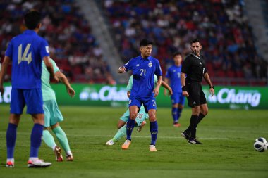 BANGKOK, THAILAND - 16. NOVEMBER, 2023: Tayland Dünya Kupası sırasında Tayland 'ın 21 numaralı poker oyuncusu Tayland' daki Rajamangkala Stadyumu 'nda Çin' e karşı oynanan turnuvaya katılma hakkı kazandı.