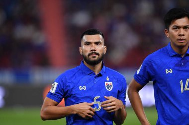 BANGKOK, THAILAND - 16. NOVEMBER, 2023: Tayland Dünya Kupası sırasında Tayland 'ın 5. Oyuncusu, Tayland' daki Rajamangkala Stadyumu 'nda Çin' e karşı oynandı.