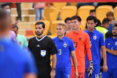 BANGKOK, THAILAND - 16. NOVEMBER, 2023: Tayland Dünya Kupası sırasında Tayland 'ın 3 numaralı oyuncusunun Tayland' daki Rajamangkala Stadyumu 'nda Çin' e karşı oynadığı maçta