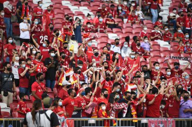 KALLANG, SINGAPORE - 15 Temmuz 2022: Ulusal stadyumdaki kristal saraya karşı sezon öncesi Liverpool 'un tanımlanamayan taraftarı