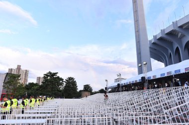 BANGKOK, THAILAND - 16 Kasım 2023: Tayland Dünya Kupası sırasında Tayland ile Tayland arasında Tayland 'daki rajamangkala Stadyumu' nda Çin 'e karşı yapılan turnuvada güvenlik sistemi