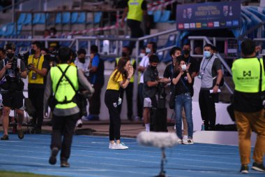 CHONBURI, THAILAND - 24 Mart 2022: Tayland ile Chonburi Stadyumu 'ndaki Nepal maçında Nuenpan Lamsam teknik direktörü  