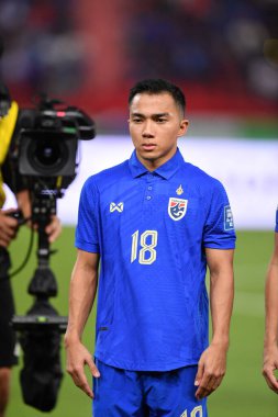BANGKOK, THAILAND - 16th NOVEMBER, 2023: Chanathip Songkrasin # 18 Tayland Dünya Kupası sırasında Tayland ile Tayland arasında Tayland 'daki rajamangkala Stadyumu' nda Çin 'e karşı oynandı.