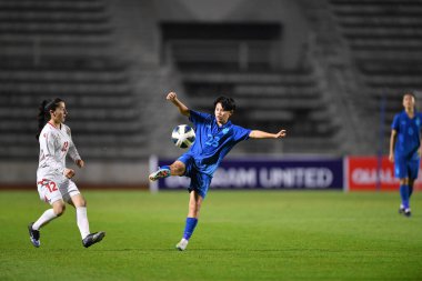 BURIRAM, THAILAND - 10 Mart 2023: Ruttawalin Intabumrung # 23 Tayland Oyuncusu, Tayland 'ın Buriram şehrinde Tayland karşısında Tacikistan' a karşı düzenlenen AFC U-20 Kadınlar Kupası sırasında eylem halindedir.