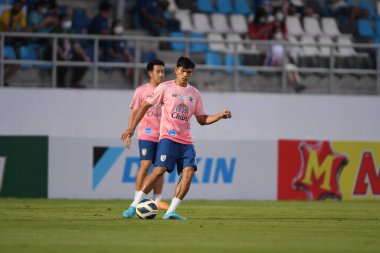 CHONBURI, THAILAND - 24 Mart 2022 Adisak Kraisorn # 9 Tayland dostluk maçı sırasında Chonburi Stadyumu 'nda Nepal' e karşı 