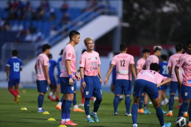 CHONBURI, THAILAND - 24 Mart 2022: Lersan Tiemrach # 14 Tayland dostluk maçı sırasında Chonburi Stadyumu 'nda Nepal' e karşı  