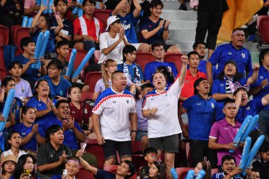 BANGKOK, THAILAND - 16th NOVEMBER, 2023: Tayland Dünya Kupası sırasında Tayland ile Tayland 'daki rajamangkala Stadyumu' nda Çin 'e karşı yapılan turnuvada destekleyici.