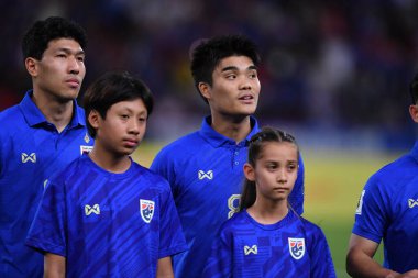 Bangkok, Tayland - 26 Mart 2024: Tayland Dünya Kupası sırasında Tayland ile Tayland arasında Tayland rajamangkala Stadyumu 'nda oynanan 8 numaralı Tayland futbolcusu
