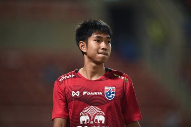 PATUMTHANI, THAILAND -11 ARALIK 2022 Channarong Promsrikaew # 22 Tayland ile Myanmar arasındaki dostluk maçı sırasında Tayland, Tayland 'da