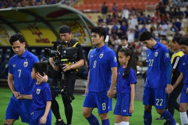 Bangkok, Tayland - 26 Mart 2024: Tayland Dünya Kupası sırasında Tayland ile Tayland arasında Tayland rajamangkala Stadyumu 'nda oynanan 8 numaralı Tayland futbolcusu