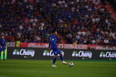 Bangkok, Tayland - 26 Mart 2024: Weerathep Pompan 22 numaralı Tayland Dünya Kupası 'nda Tayland ile Tayland arasındaki rajamangkala Stadyumu maçına çıktı.