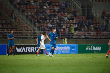 PATHUMTHANI, THAILAND -11 Aralık 2022: Poramet Arjvilai # 21 Tayland ile Tayland arasındaki dostluk maçı sırasında Tayland 'daki Tayland Stadyumu' nda Myanmar 'a karşı