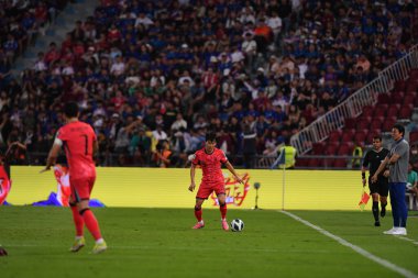 Bangkok, Tayland - 26 Mart 2024 - Dünya Kupası sırasında Güney Kore 'nin 3 numaralı Kim jin-su oyuncusu Rajamangkala Stadyumu' nda Güney Kore 'ye karşı mücadele etti.