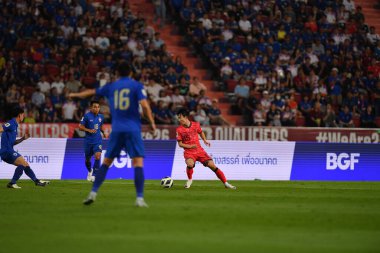 Bangkok, Tayland - 26 Mart 2024: Tayland 'daki Rajamangala Stadyumu' nda Tayland ile Güney Kore arasında oynanan Dünya Kupası sırasında Güney Kore 'nin 15 numaralı oyuncusu Kim Moonhwan.