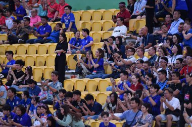 Bangkok, Tayland - 26 Mart 2024: Tayland Dünya Kupası 'nda Tayland' ı destekleyenler Tayland 'daki rajamangkala Stadyumu' nda Güney Kore ile karşılaşmaya hak kazandılar.