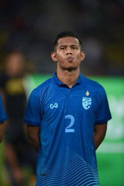 PATHUMTHANI, THAILAND -11 ARALIK, 2022: Sasalak Haiprakhon # 2 Tayland ile Tayland arasındaki dostluk maçı sırasında thammasart Stadyumu, Tayland 'da Myanmar' a karşı