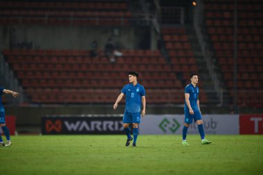 PATHUMTHANI, THAILAND -11 Aralık 2022: Tayland 'daki Tayland Stadyumu' nda Myanmar 'a karşı oynanan dostluk maçı sırasında # 8 Tayland' lı Peeradol Chamrasamee