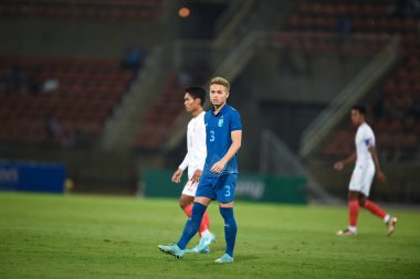 THUMTHANI, THAILAND -11 Aralık 2022: Tayland 'daki Tayland Stadyumu' nda Myanmar 'a karşı oynanan dostluk maçı sırasında Tayland' ın 3 numaralı Bunmathan Tiyatrosu