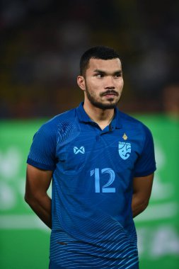 THUMTHANI, THAILAND -11 ARALIK 2022 Kritsada Kaman # 12 Tayland dostluk maçı sırasında Tayland 'daki Tayland Stadyumu' nda Myanmar 'a karşı