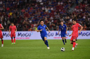 Bangkok, Tayland - 26 Mart 2024: Dünya Kupası sırasında Suphachok Sarachat # 7 Tayland Millî Futbol Takımı, Tayland 'daki Rajamangala Stadyumu' nda Güney Kore 'ye karşı mücadele etti.. 